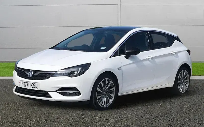 Second-hand Vauxhall Astra Edition 145 CP (106 kW) 2021 Alb Hatchback