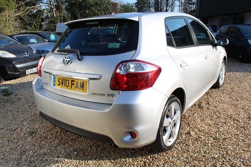 Used Toyota Auris Hybrid 2010 Silver Hatchback