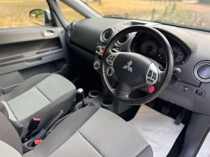 Used Mitsubishi Colt 94 HP (69 kW) 2013 White Hatchback