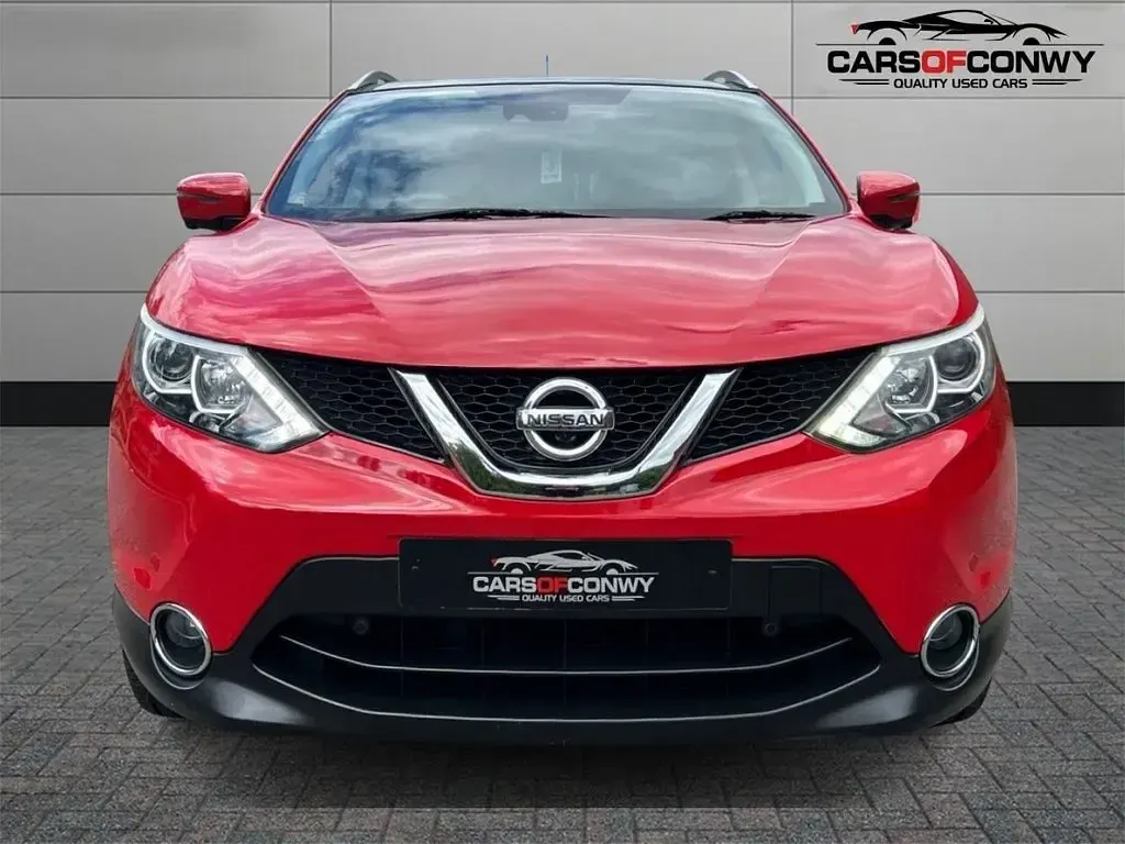 Used Nissan Qashqai N-TEC 110 HP (80 kW) 2016 Red SUV