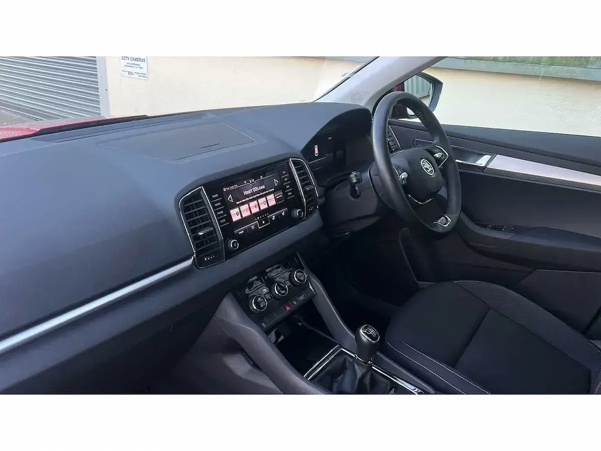 Gebraucht Skoda Karoq SE Drive 116 PS (85 kW) 2023 Rot SUV