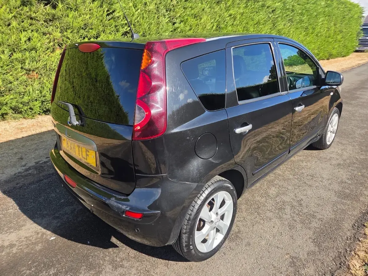 Used Nissan Note Tekna 110 HP (80 kW) 2011 Black Hatchback