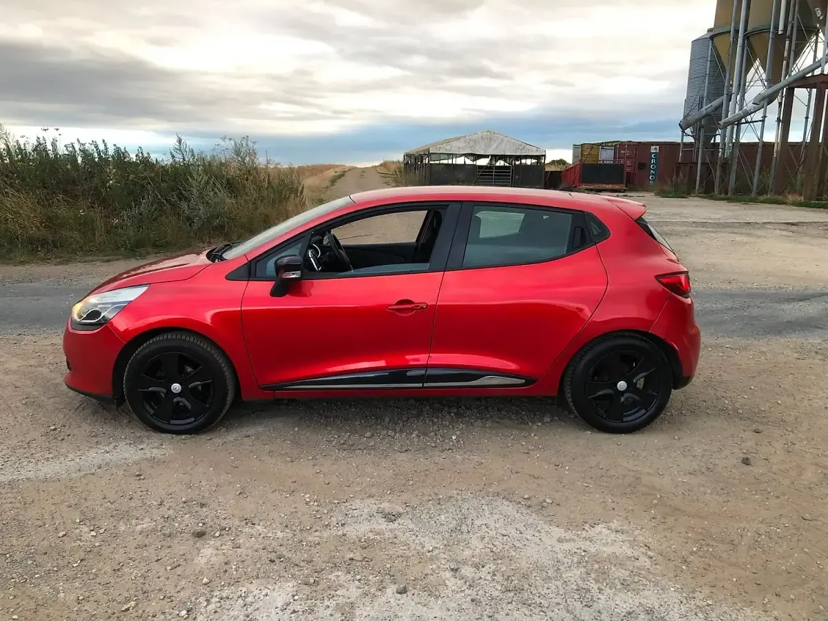 Used Renault Clio Dynamique 90 HP (66 kW) 2013 Red Hatchback