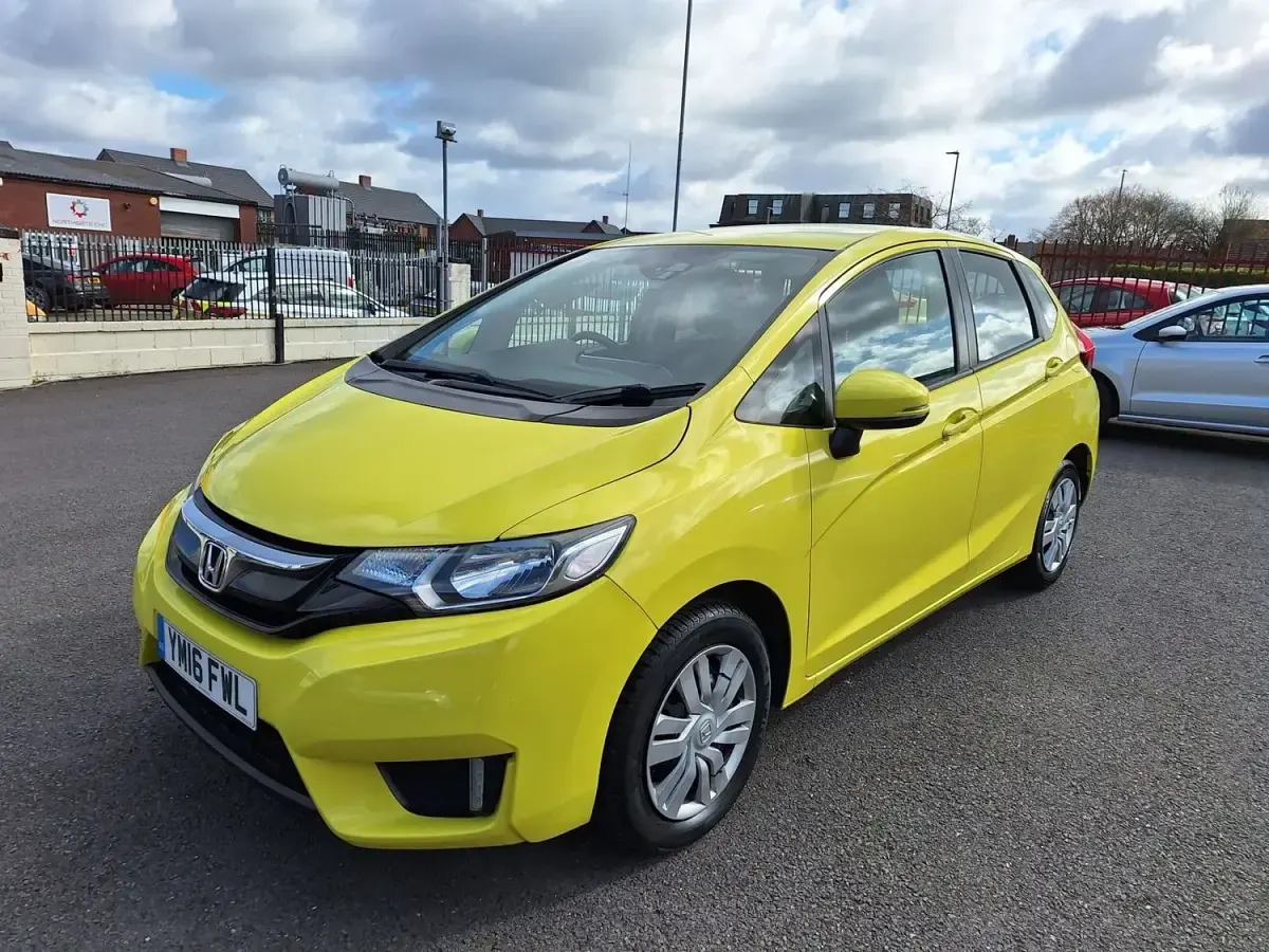 Begagnad Honda Jazz S 102 HK (75 kW) 2016 Gul Halvkombi