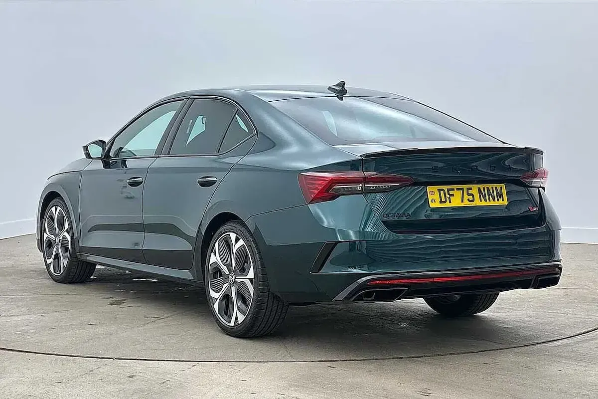 Used Skoda Octavia vRS 261 HP (191 kW) 2025 Royal green metallic Hatchback