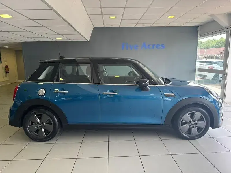 Begagnad Mini Cooper S Classic 2022 Blå Halvkombi