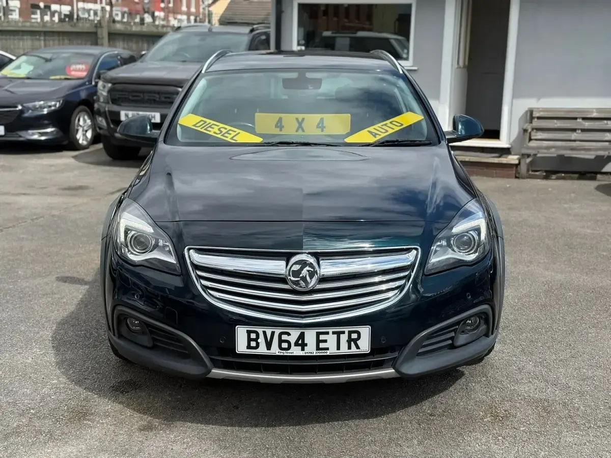 Used Vauxhall Insignia 163 HP (119 kW) 2014 Green Estate