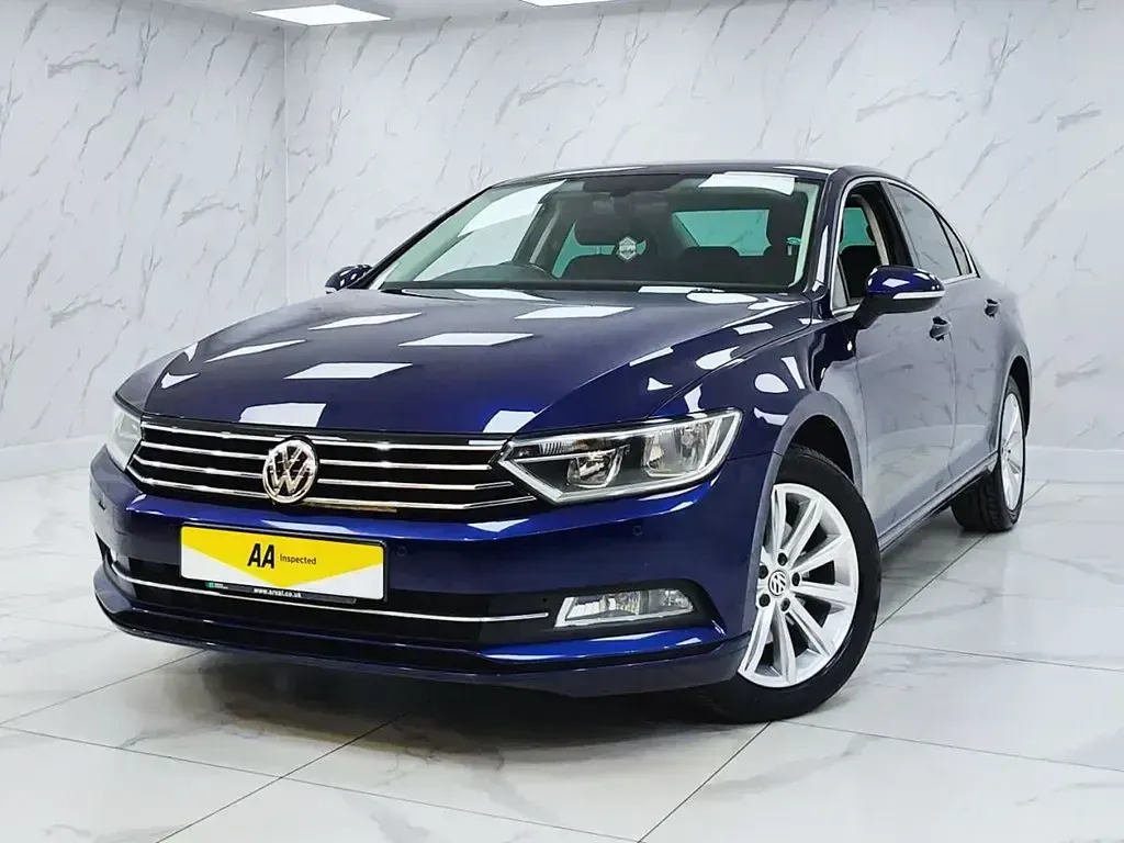 Usado VW Passat Business 120 HP (88 kW) 2017 Azul Sedan