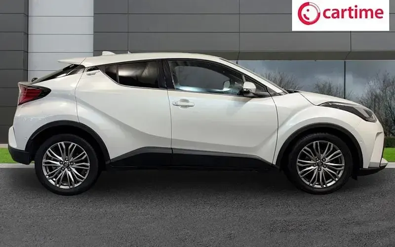 Used Toyota C-HR 122 HP (89 kW) 2023 White SUV