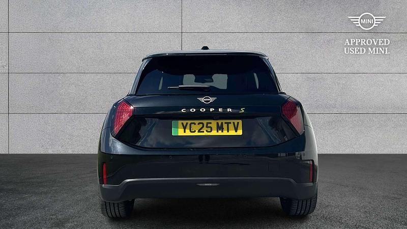 Usado Mini Cooper SE Hatch 158 kW (215 CV) 2025 Negro Utilitario