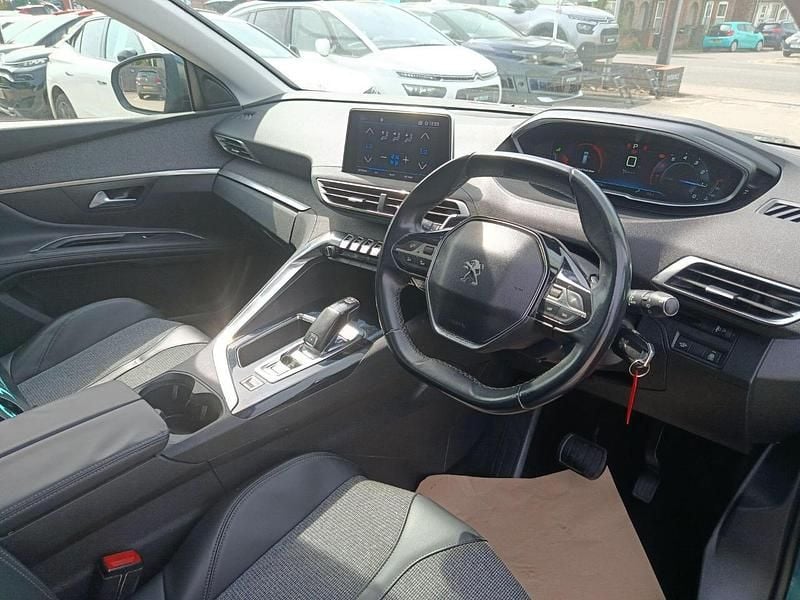 Usado Peugeot 5008 Allure 163 HP (119 kW) 2017 Verde Monovolume