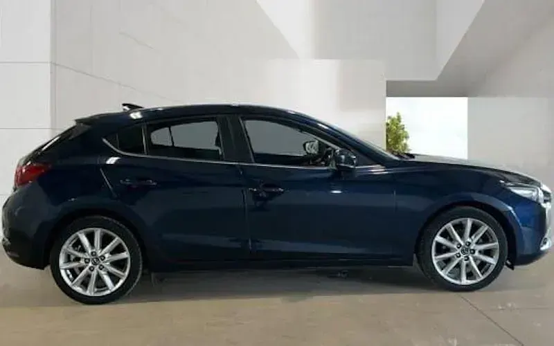 Used Mazda 3 Inclusive 120 HP (88 kW) 2018 Blue Hatchback