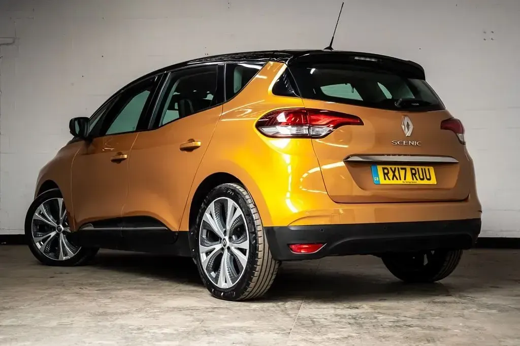 Used Renault Scénic Dynamique 2017 Yellow/black MPV