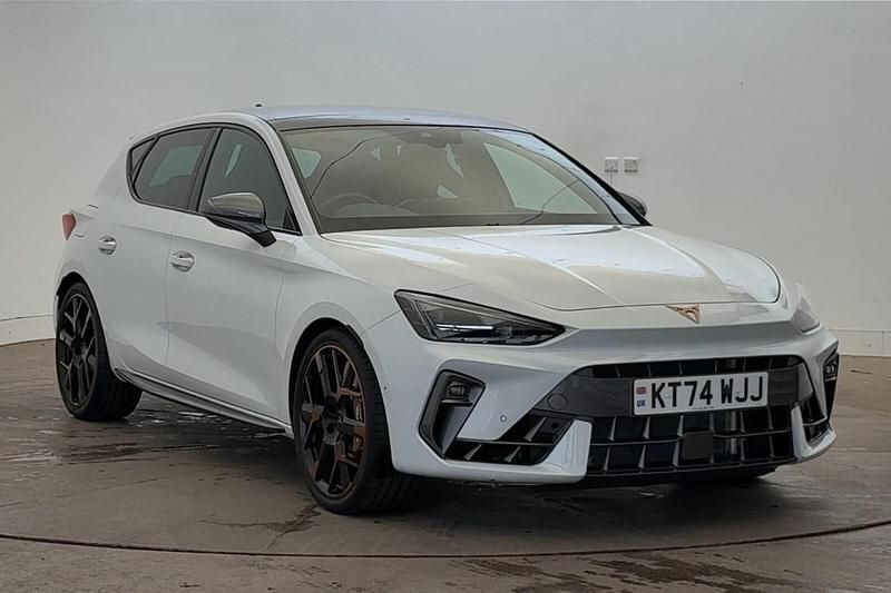 Glacial white Used 2025 Cupra Leon VZ3 Hatchback | £33,440 (Expensive) - Image 1/4