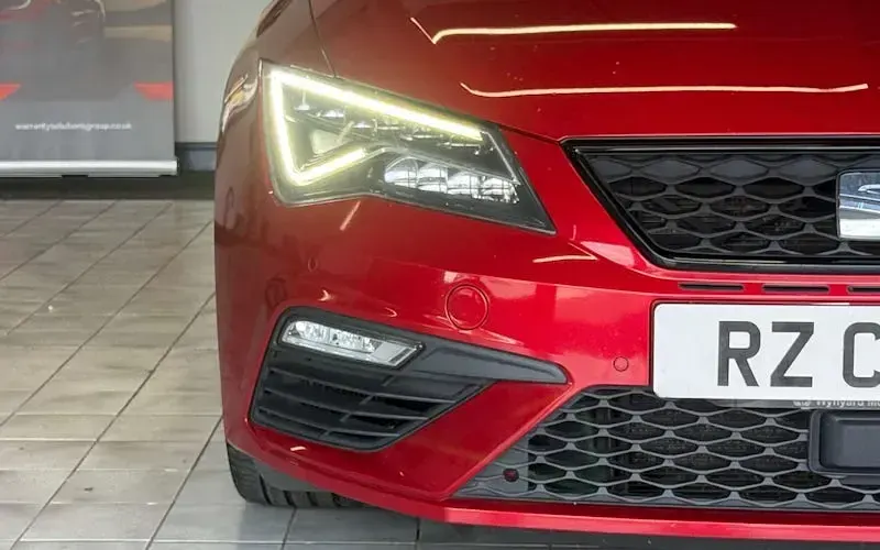 Used Seat Leon CUPRA 300 HP (220 kW) 2017 Red Hatchback