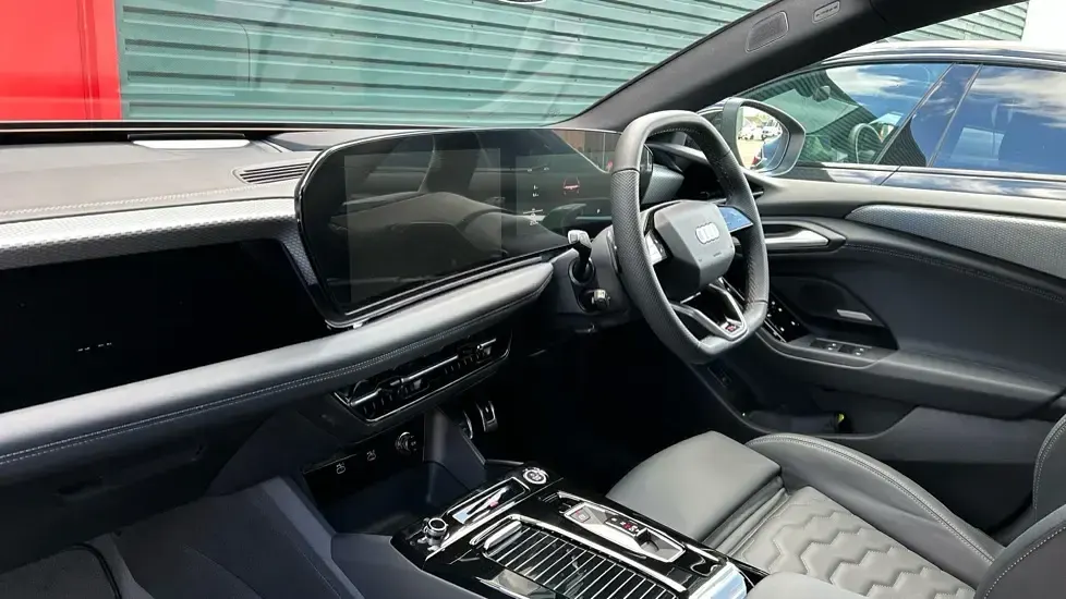 New Audi A6 e-tron S-Line 210 kW (286 HP) 2026 Black Estate