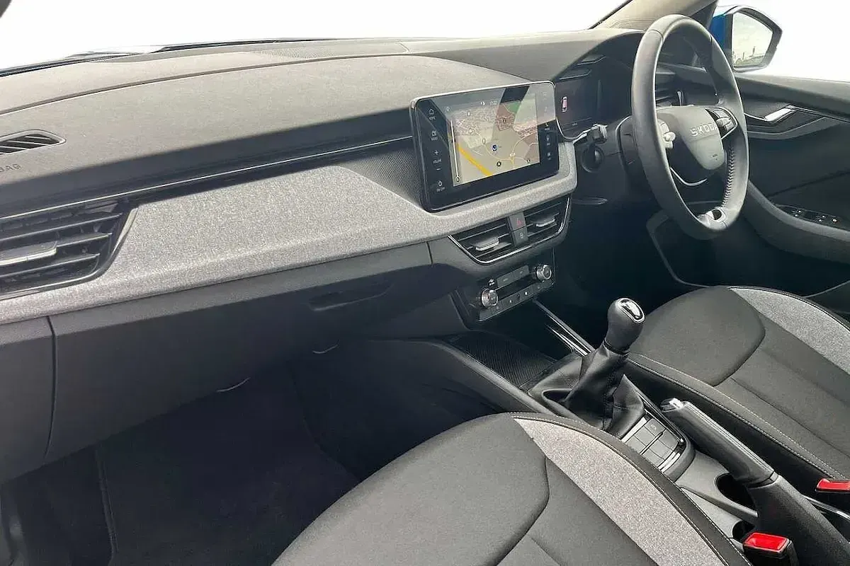 Usado Skoda Kamiq SE 95 CV (69 kW) 2025 Azul SUV
