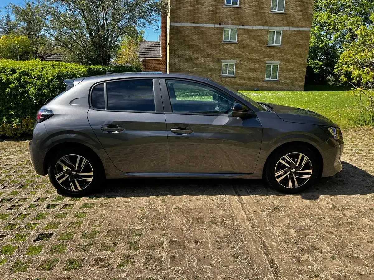 Używany Peugeot 208 Active+ 2023 Szary Hatchback