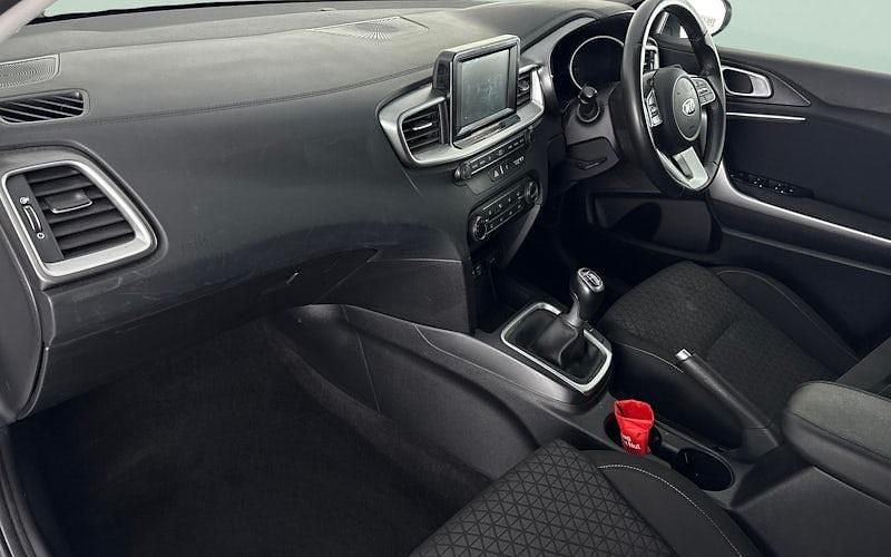 Used 2020 Kia Ceed 2 Hatchback | £10,807 (Good price) - Image 1/2