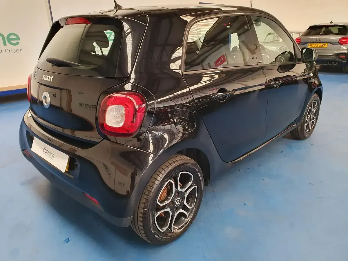 Used Smart ForFour Premium 90 HP (66 kW) 2019 Black Hatchback