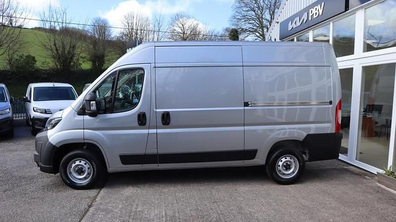 Nouă Peugeot Boxer 140 CP (102 kW) 2026 Gri Van