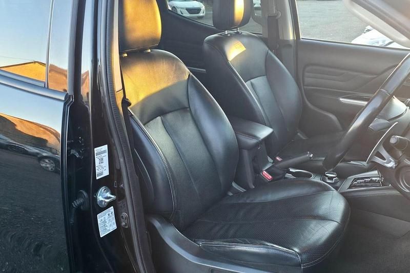 Used Mitsubishi L200 150 HP (110 kW) 2020 Black Pickup