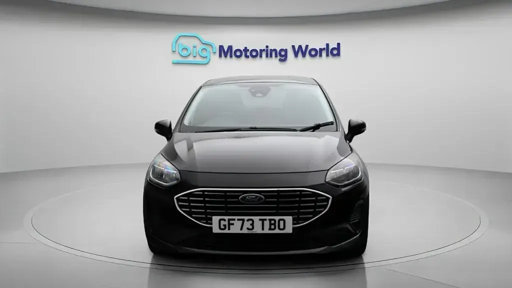 Begagnad Ford Fiesta Titanium 100 HK (73 kW) 2023 Svart Halvkombi
