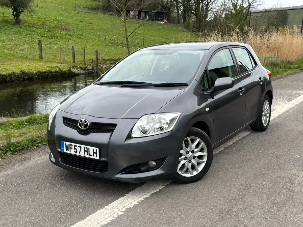 Usado Toyota Auris 2007 Cinzento Citadino