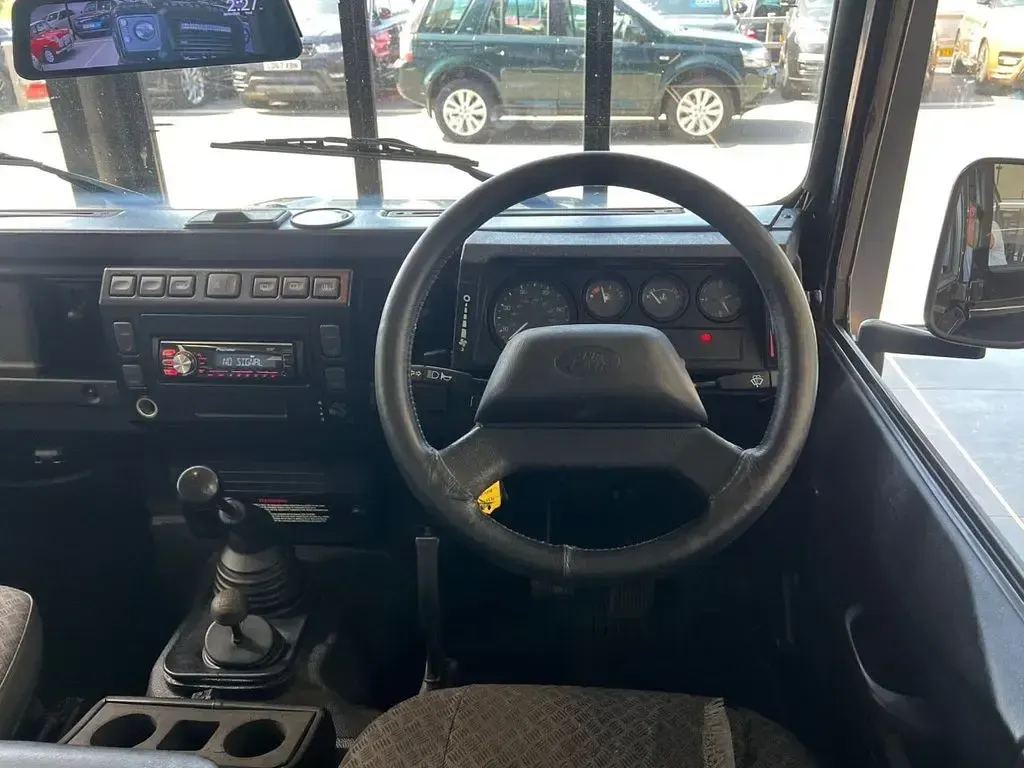 Used Land Rover Defender 120 HP (88 kW) 2004 Black Estate