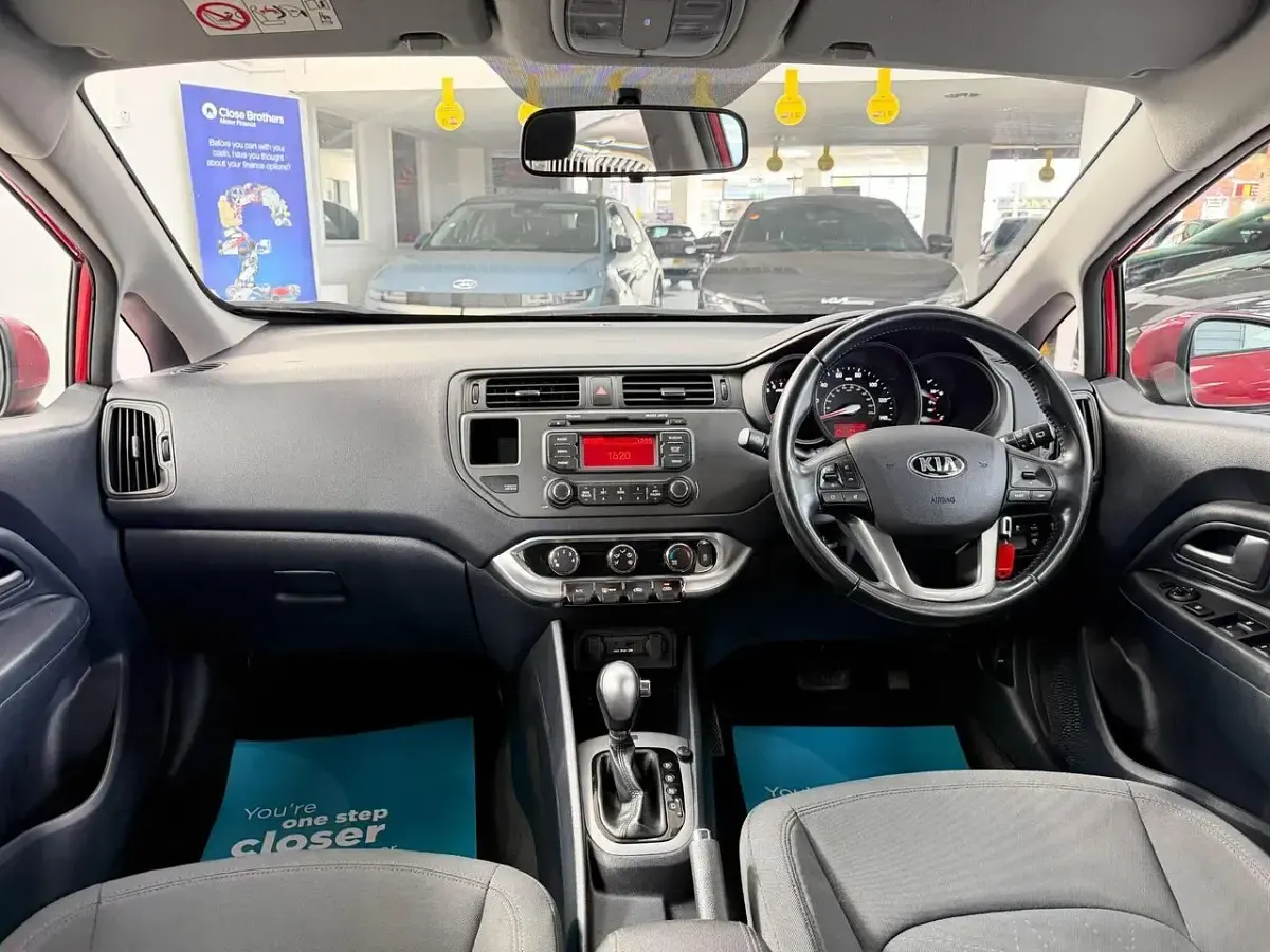 Used Kia Rio 109 HP (80 kW) 2014 Red Hatchback