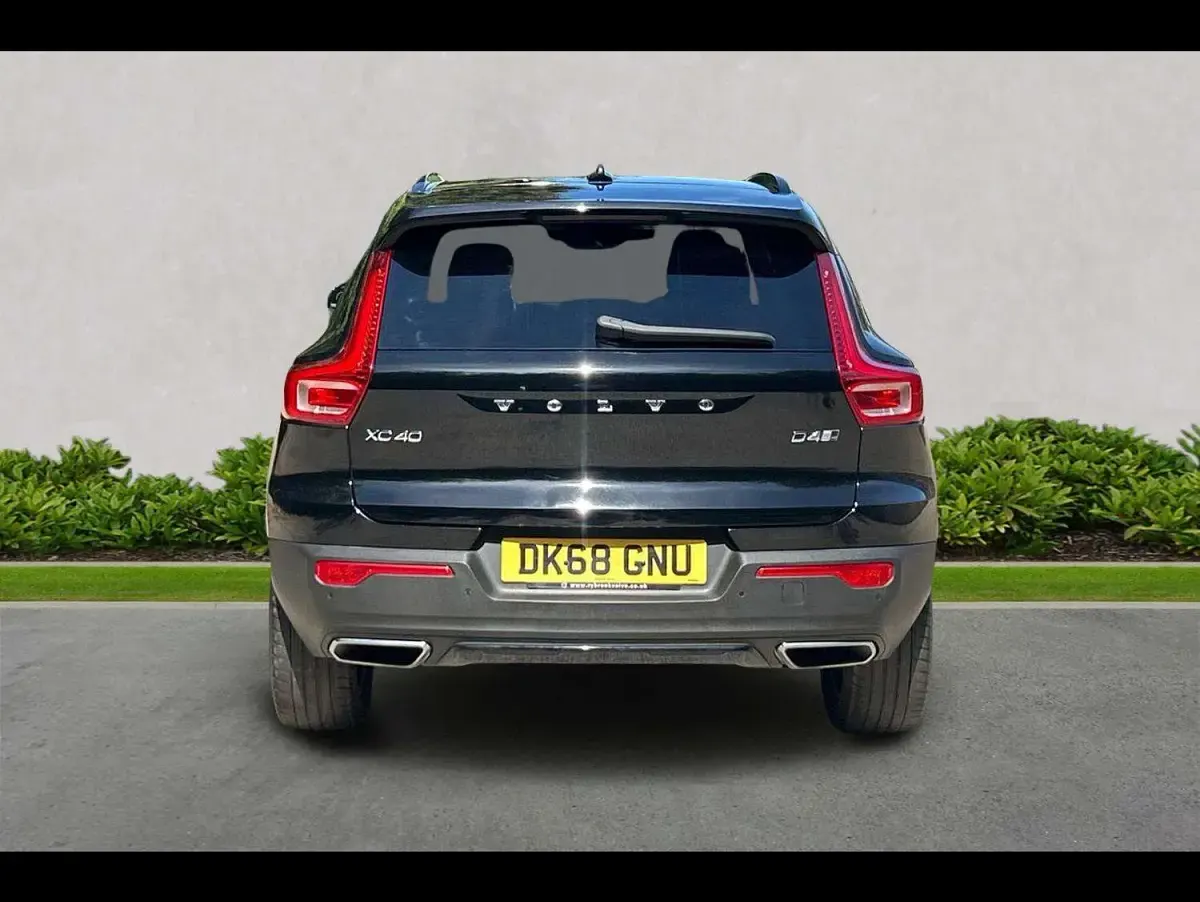 Used Volvo XC40 R-Design 2018 Black SUV