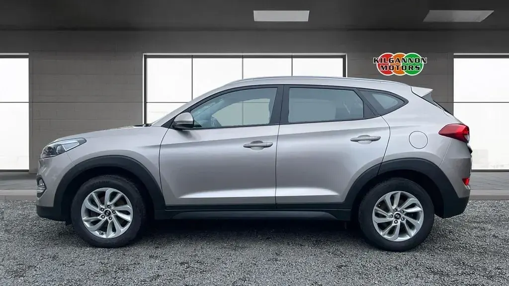 Used Hyundai Tucson SE 132 HP (97 kW) 2018 Beige SUV