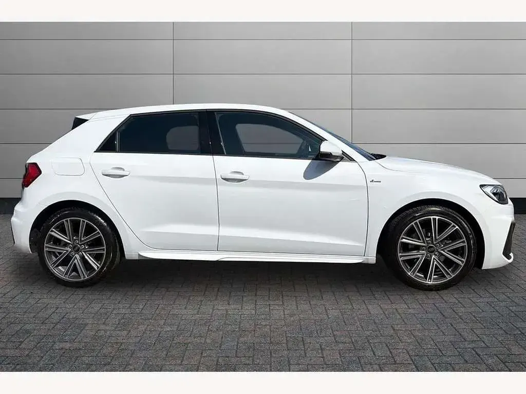 Used Audi A1 S-Line 108 HP (79 kW) 2023 White SUV