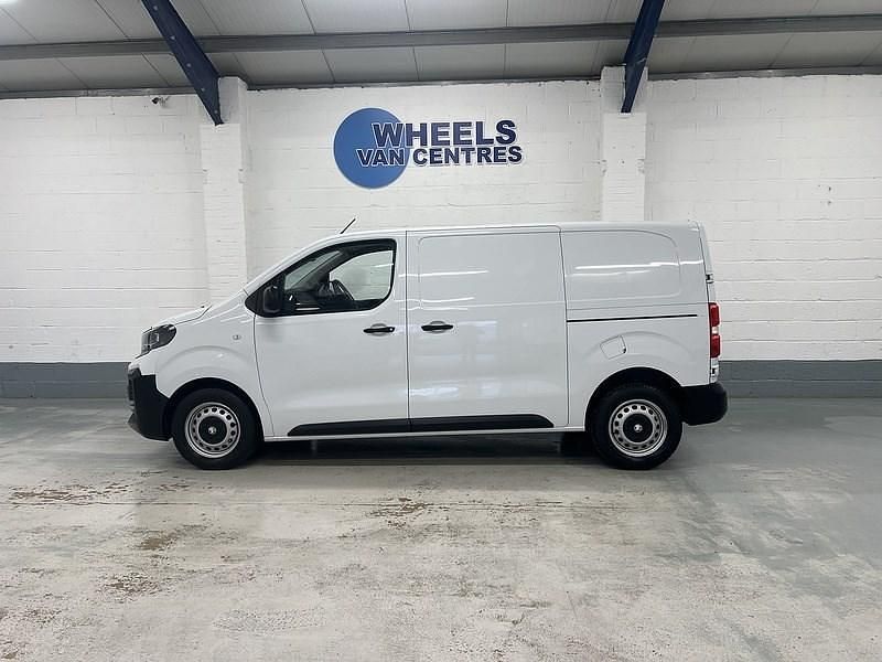 Used Vauxhall Vivaro S 120 HP (88 kW) 2024 White MPV
