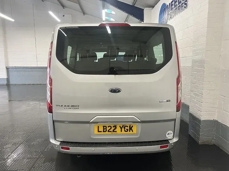 Begagnad Ford Tourneo Custom Titanium 2022 Silver Van