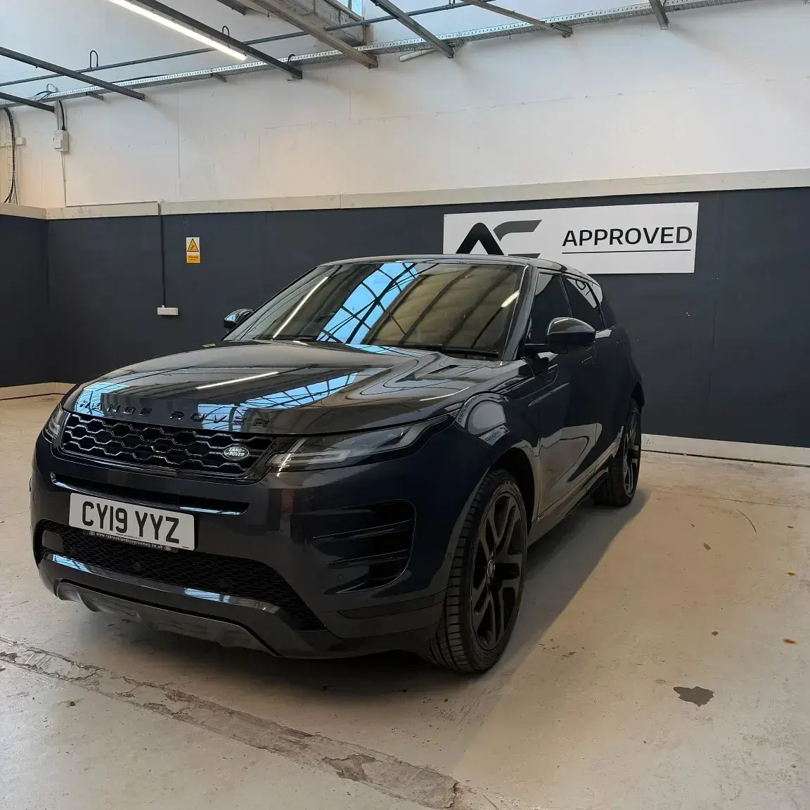 Used Land Rover Range Rover evoque HSE Dynamic 249 HP (183 kW) 2019 Grey SUV
