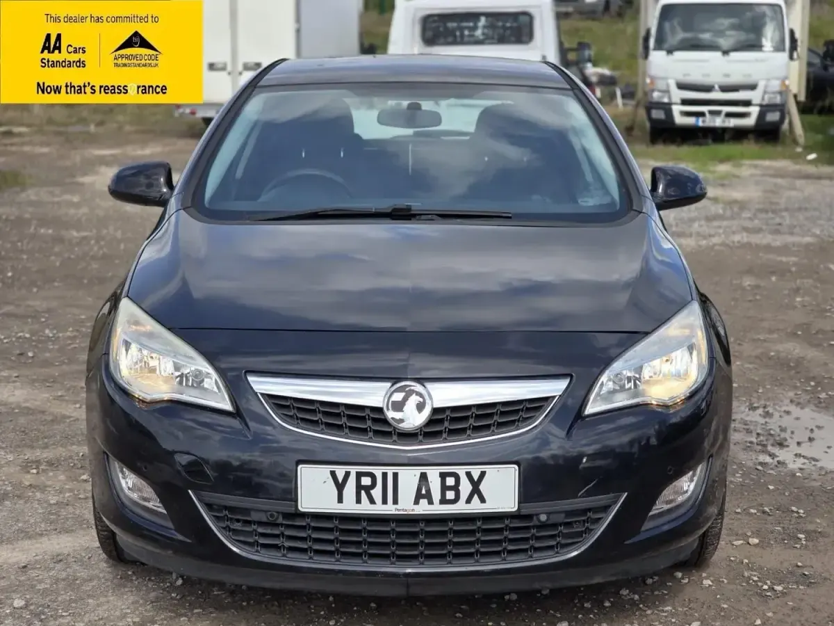 Begagnad Vauxhall Astra 115 HK (84 kW) 2011 Svart Halvkombi