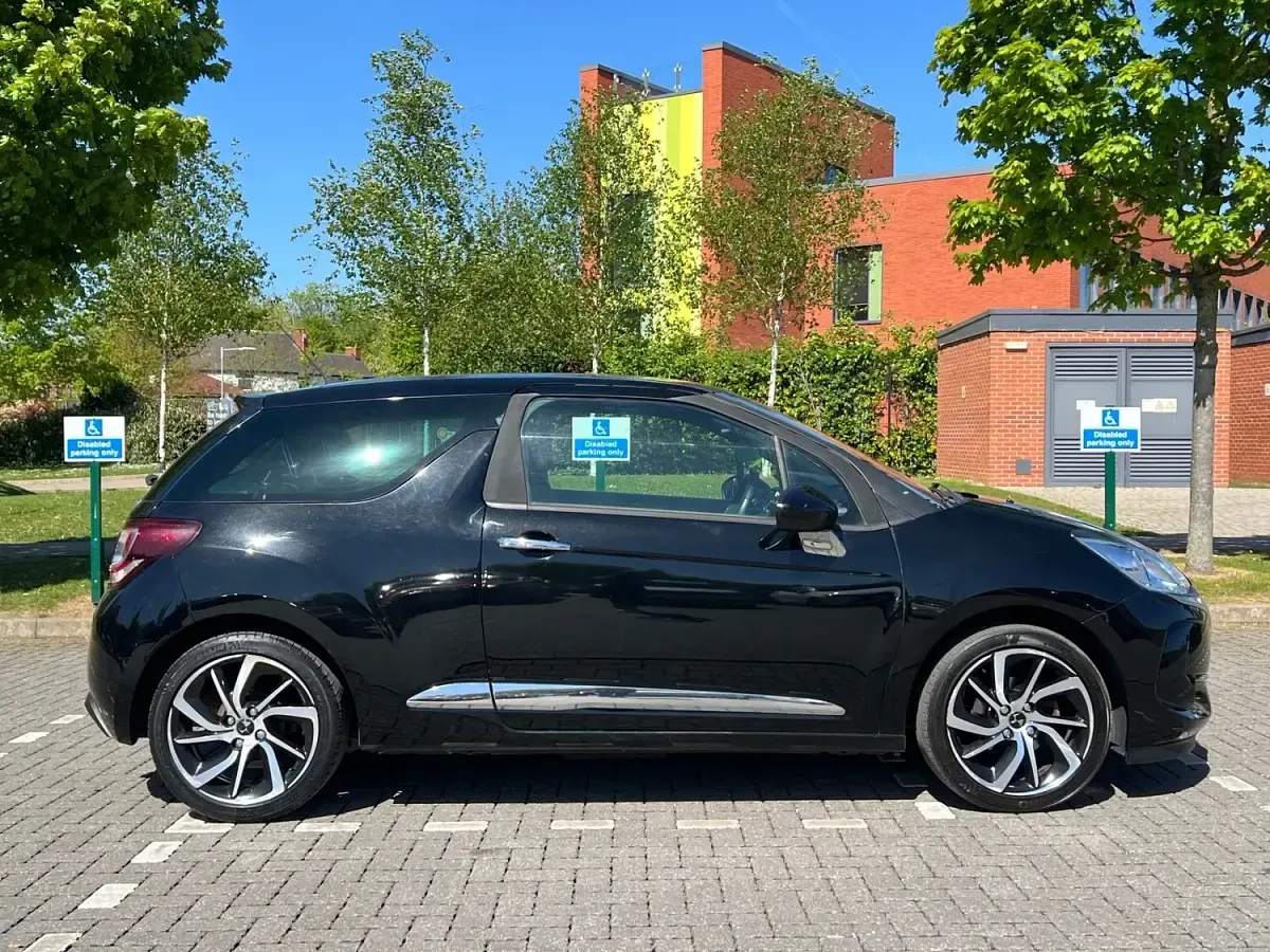 Used DS Automobiles DS3 Connected Chic 2018 Black Hatchback