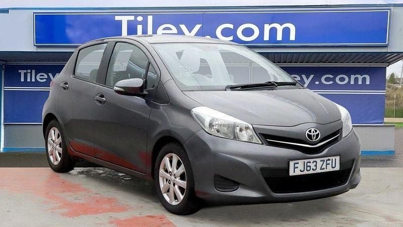 Grey Used 2013 Toyota Yaris Hatchback | £6,490 (Fair price) - Image 1/2