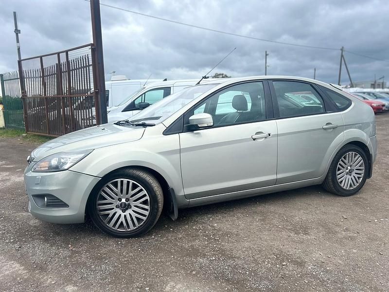 Used Ford Focus Titanium 134 HP (98 kW) 2010 Silver Hatchback