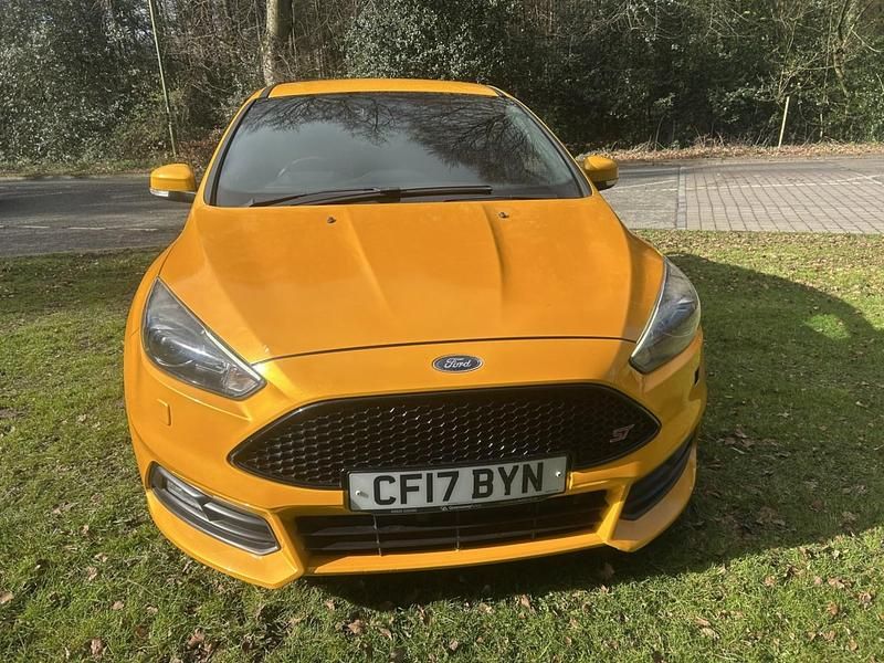 Używany Ford Focus ST 2017 Żółty Hatchback