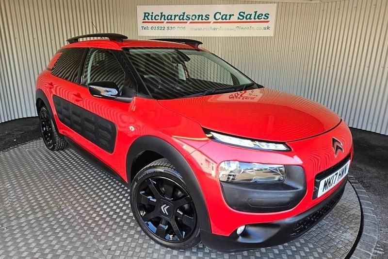 Used Citroën C4 Cactus Flair 100 HP (73 kW) 2017 Red Hatchback