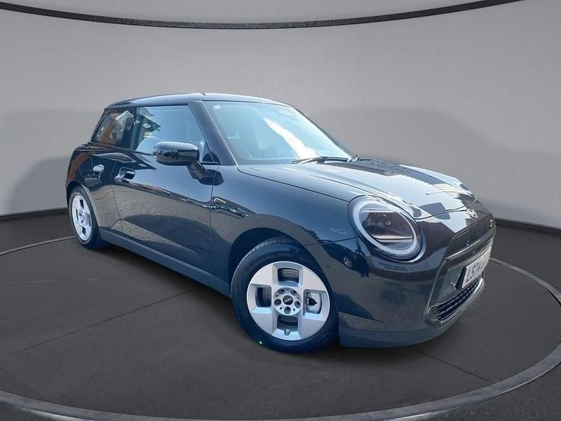 Black Used 2024 Mini Cooper SE Classic Hatchback | £25,999 - Image 1/4