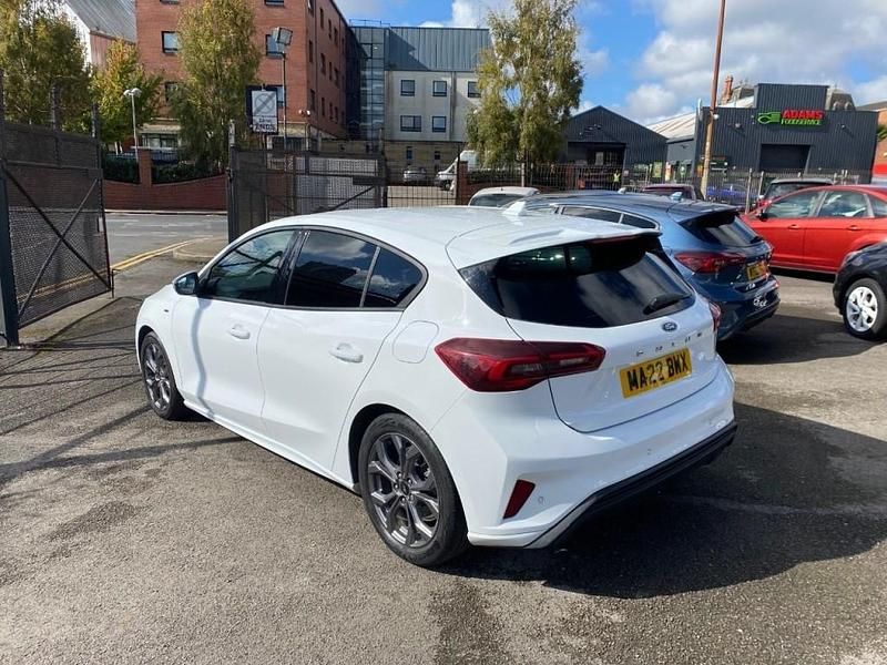 Used Ford Focus ST-Line 125 HP (91 kW) 2022 White Hatchback