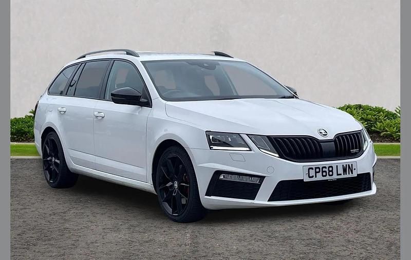 Used Skoda Octavia vRS 184 HP (135 kW) 2019 White Estate