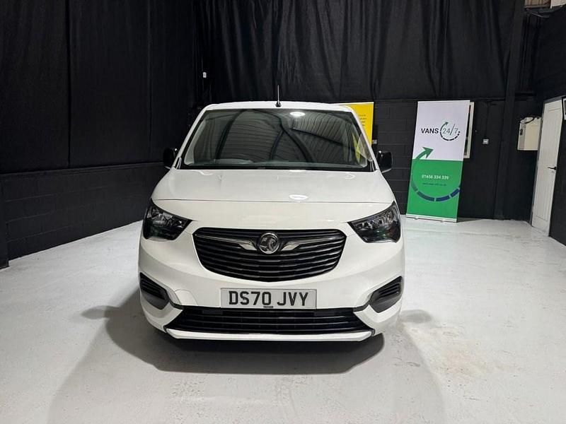 Used Vauxhall Combo Sportive 100 HP (73 kW) 2021 White Van