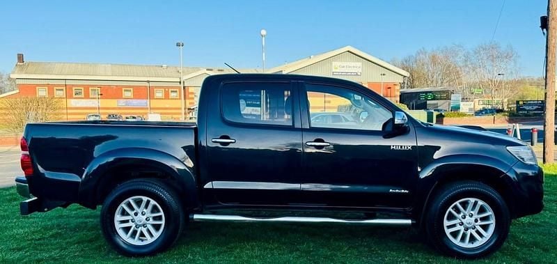 Used Toyota HiLux 171 HP (125 kW) 2013 Black Pickup