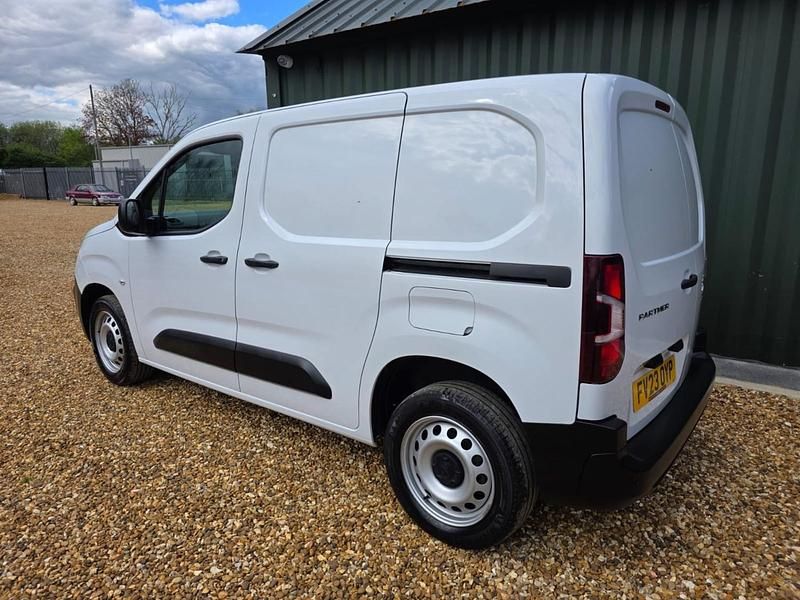 Gebraucht Peugeot Partner Premium 131 PS (96 kW) 2023 Weiß Van / Kleinbus