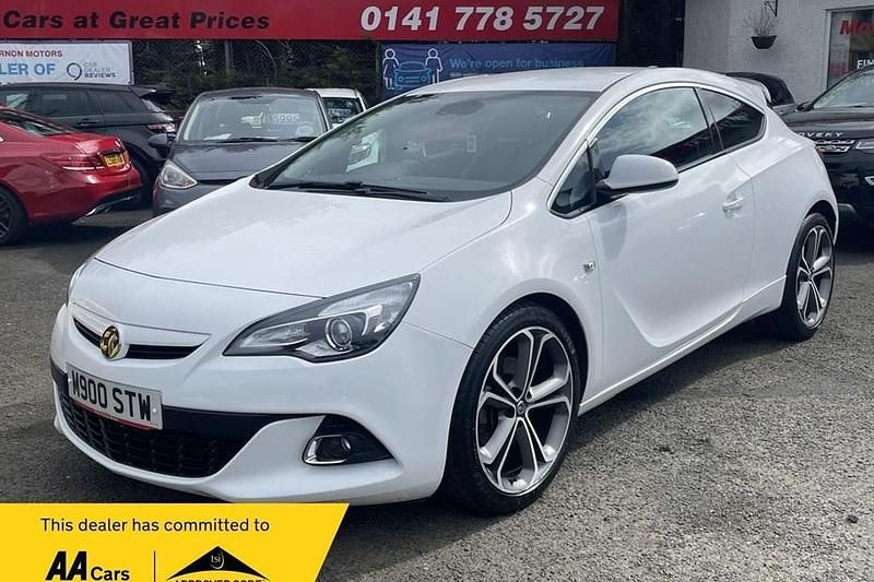 Used Vauxhall Astra GTC Edition 140 HP (102 kW) 2016 White Coupe