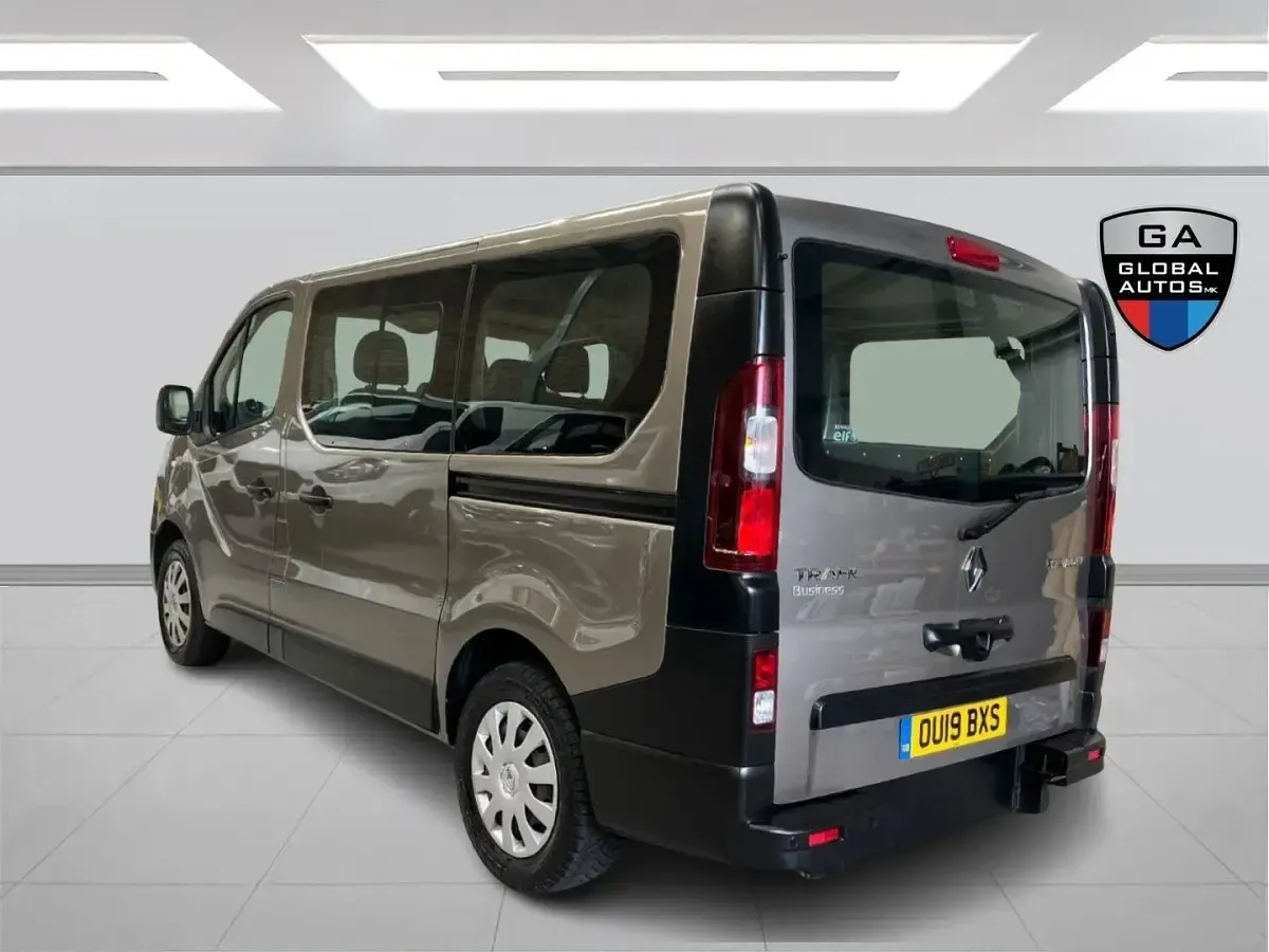 Begagnad Renault Trafic Business 2019 Beige Minibuss